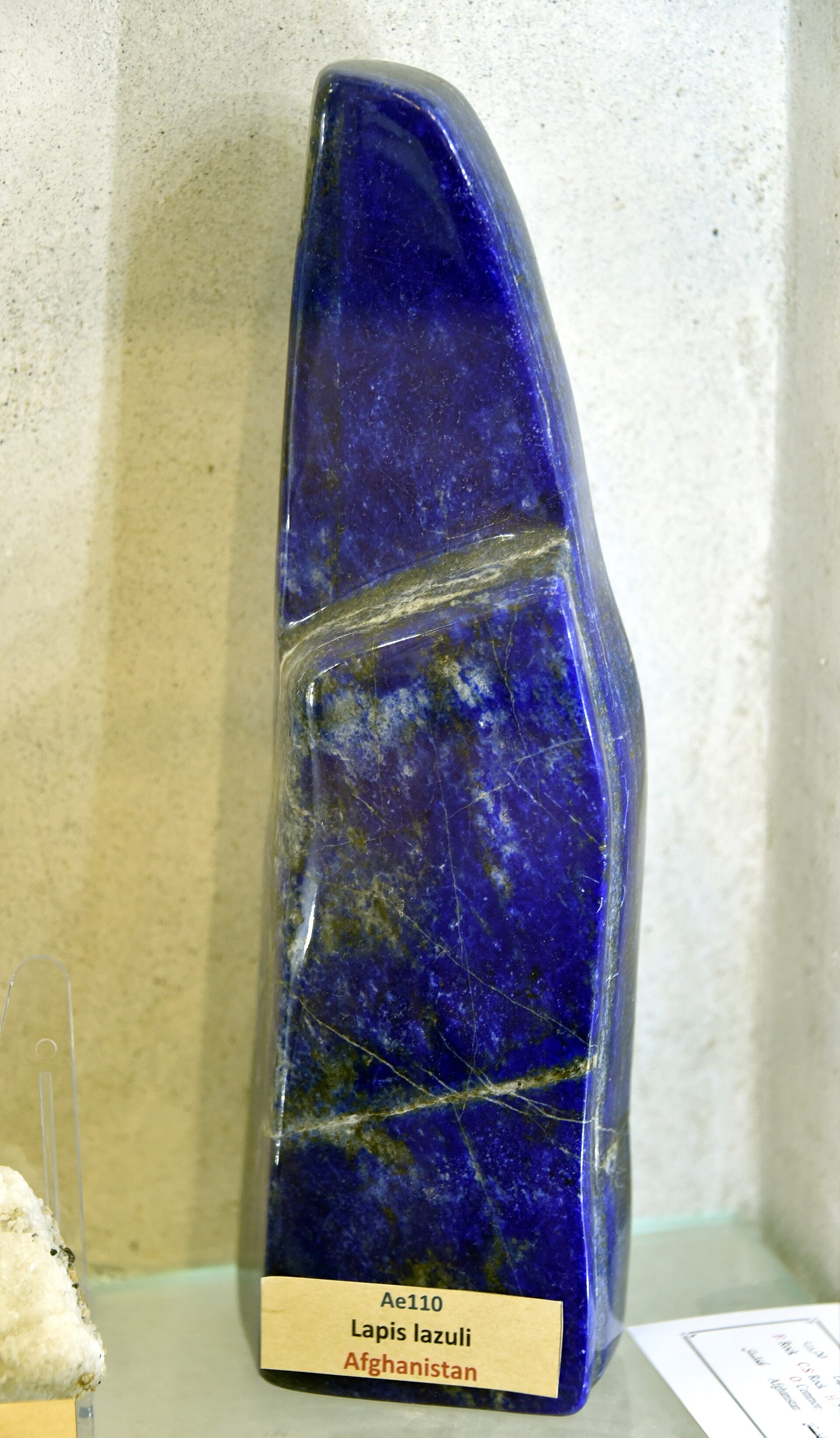 Afganistan'dan çıkarılmış lapis lazuli taşı